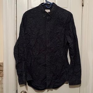 Club Monaco Japanese wave print in dark navy. A slim fit button down.